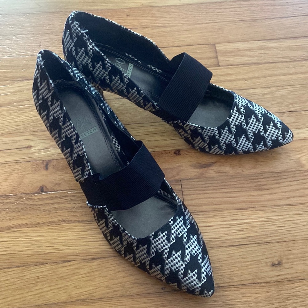 Pointed toe heels